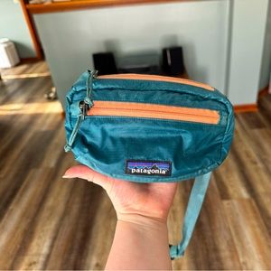 Patagonia Ultralight Black Hole® 1L Mini Hip Pack Fanny pack Belt Bag Hip Bag